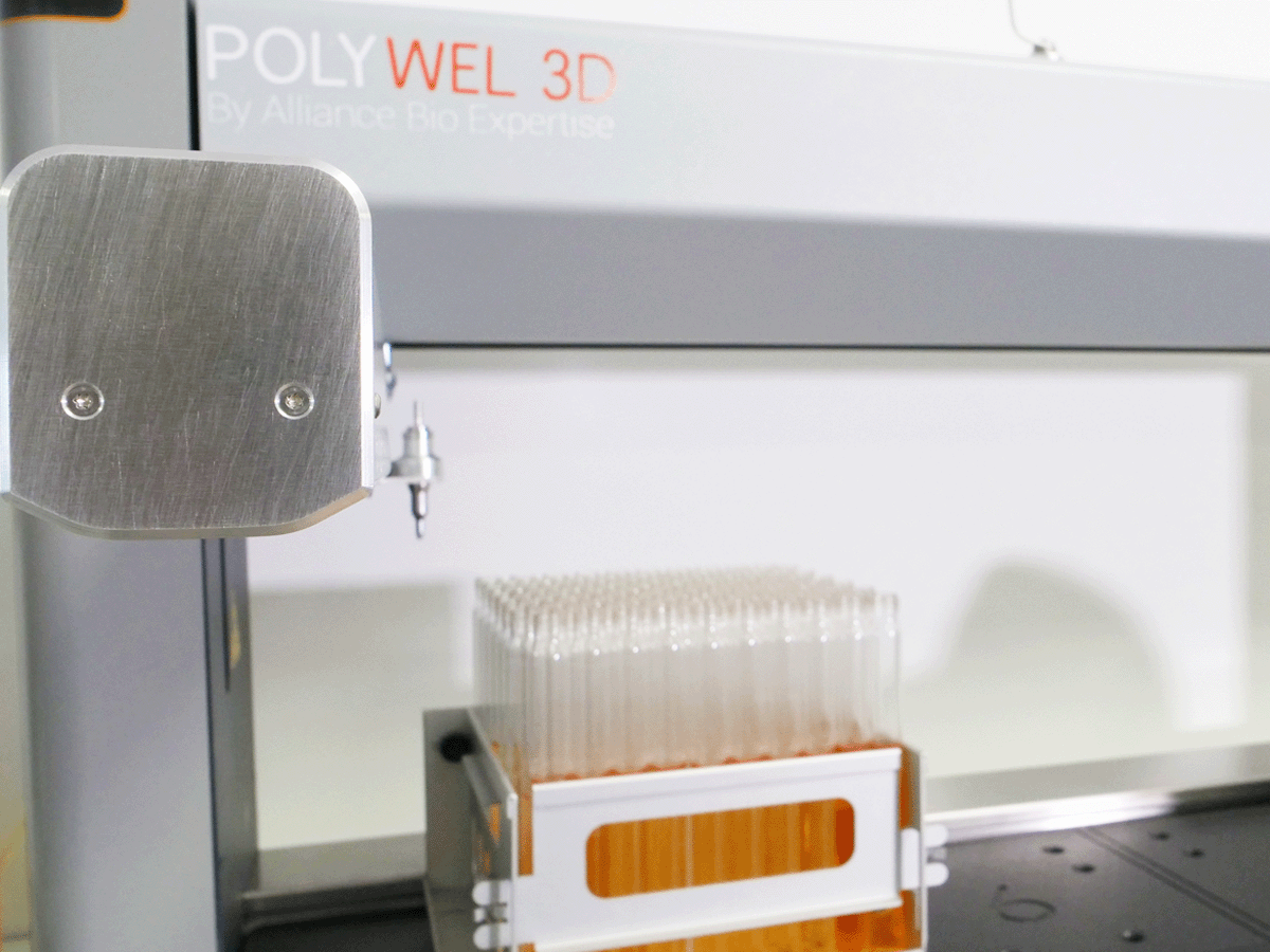 Nahaufnahme der Pipettiereinheit des POLYWEL 3D® mit Röhrchengestell